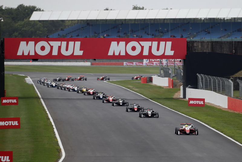 Arrancada Mick Schumacher, PREMA Theodore Racing Dallara F317 - Mercedes-Benz líder
