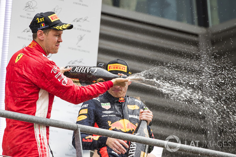 Podyum: Yarış galibi Sebastian Vettel, Ferrari ve 3. Max Verstappen, Red Bull Racing