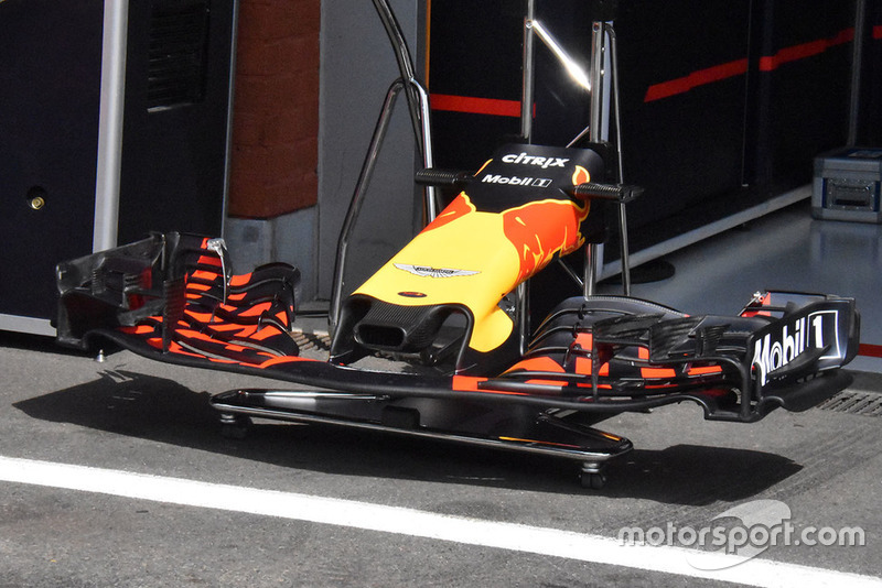Red Bull Racing RB14 voorvleugel