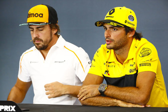 Fernando Alonso, McLaren ve Carlos Sainz Jr., Renault Sport F1 Team, basın toplantısında