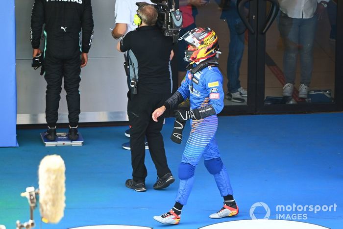 Carlos Sainz Jr., McLaren, en Parc Ferme 
