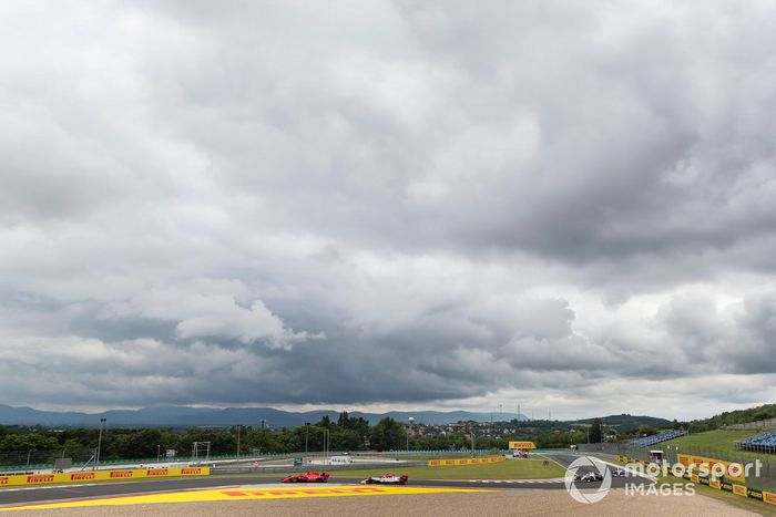 Sebastian Vettel, Ferrari SF1000, Antonio Giovinazzi, Alfa Romeo Racing C39, Nicholas Latifi, Williams FW43, y Sergio Pérez, Racing Point RP20