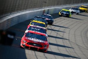 Kevin Harvick, Stewart-Haas Racing, Ford Mustang Busch Light Apple, Denny Hamlin, Joe Gibbs Racing, Toyota Camry FedEx Ground 