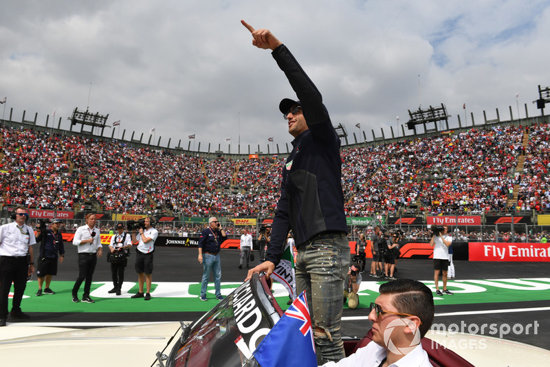 Daniel Ricciardo, Red Bull Racing, Fernando Alonso, McLaren en el desfile de pilotos