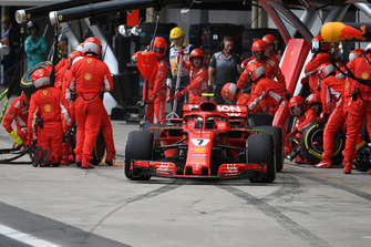 Kimi Raikkonen, Ferrari SF71H, pit stop