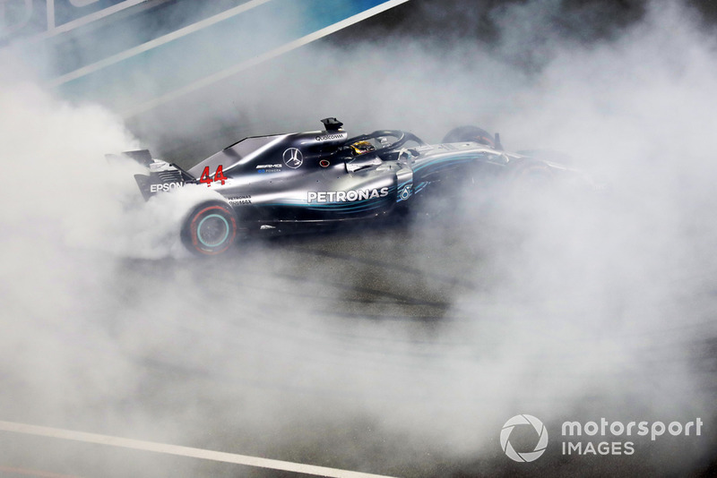 Победитель Льюис Хэмилтон, Mercedes AMG F1 W09