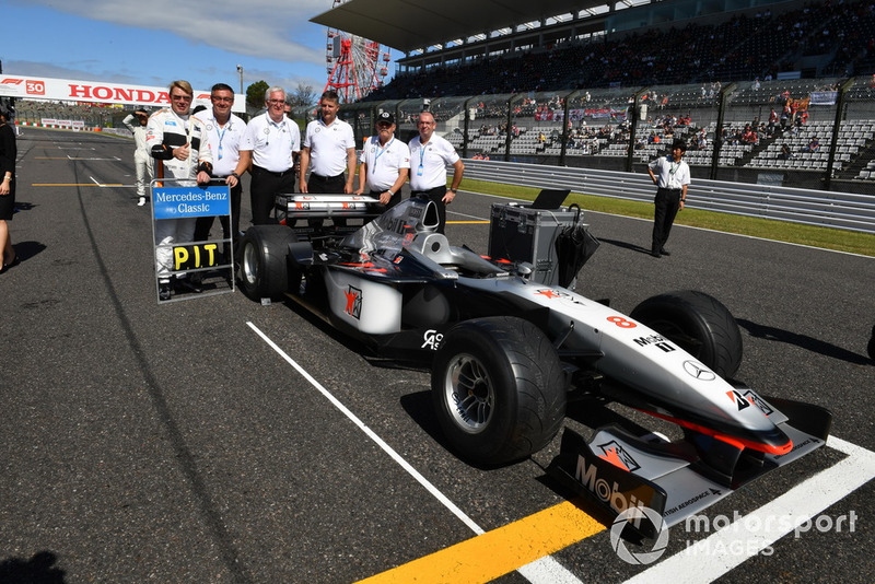 Mika Hakkinen, McLaren MP4-13 lors des Legends F1 30th Anniversary Lap Demonstration