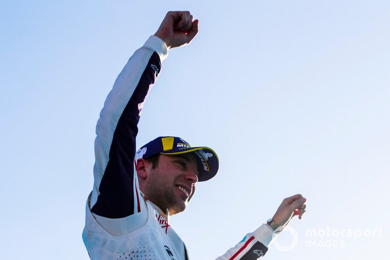 Segundo lugar Robin Frijns, Envision Virgin Racing, celebra en Parc Ferme