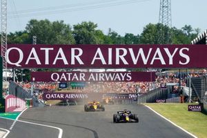 Max Verstappen, Red Bull Racing RB19, Oscar Piastri, McLaren MCL60, Lando Norris, McLaren MCL60