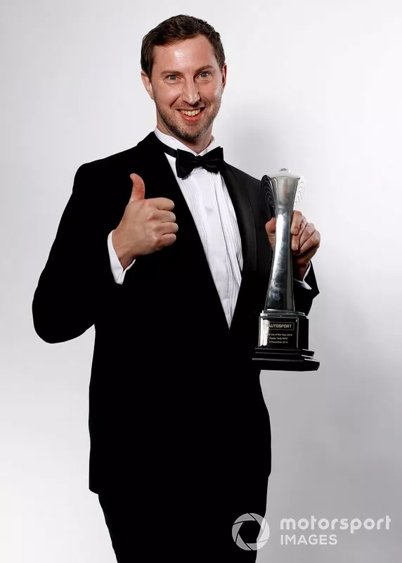 TGR Technical Director Tom Fowler con il Rally Car of the Year award vinto da Toyota Yaris WRC