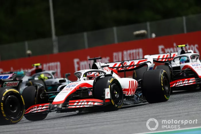 Kevin Magnussen, Haas VF-22, Mick Schumacher, Haas VF-22