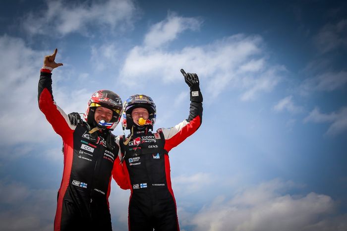 Ganadores Kalle Rovanpera, Jonne Halttunen, Toyota Gazoo Racing WRT Toyota GR Yaris Rally1
