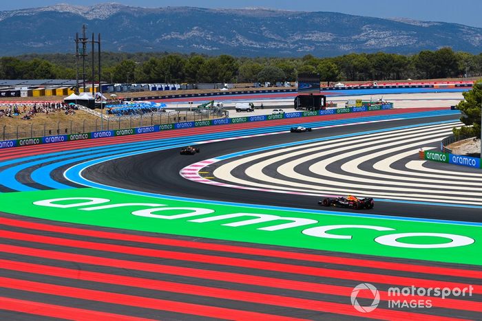 Kevin Magnussen, Haas VF-22, Lando Norris, McLaren MCL36, Sergio Pérez, Red Bull Racing RB18