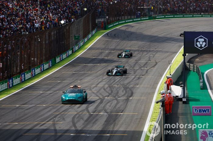 El Safety Car George Russell, Mercedes W13, Lewis Hamilton, Mercedes W13