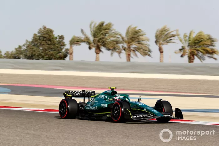 Nico Hulkenberg, Aston Martin AMR22
