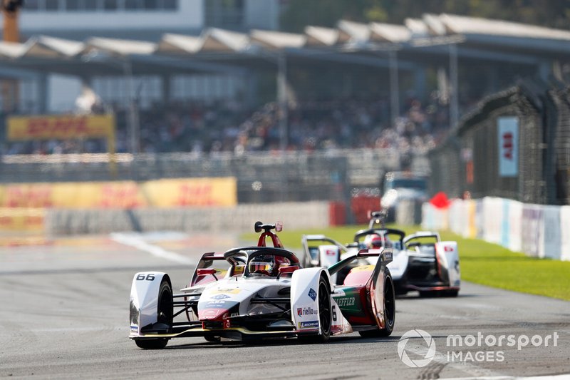 Daniel Abt, Audi Sport ABT Schaeffler, Audi e-tron FE05 leads Felipe Nasr, GEOX Dragon Racing, Penske EV-3