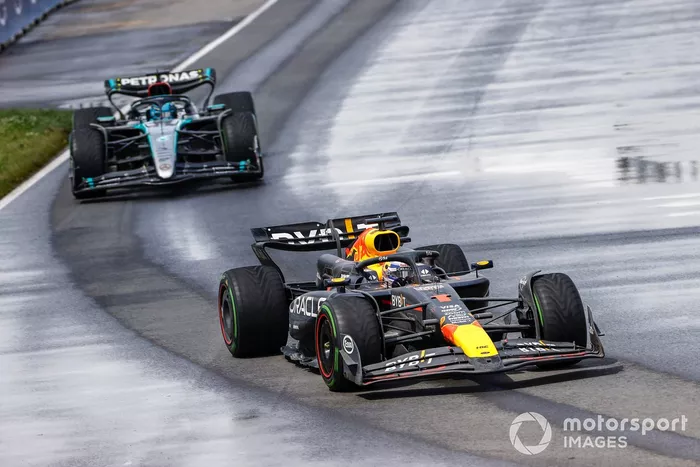 Max Verstappen, Red Bull Racing RB20, George Russell, Mercedes F1 W15