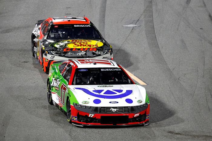 Chris Buescher, Roush Fenway Keselowski Racing Ford, Chase Briscoe, Joe Gibbs Racing Toyota