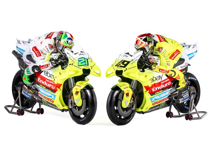 VR46、モルビデリ加入の2025年新カラーリング発表。ロッシの「46」が
