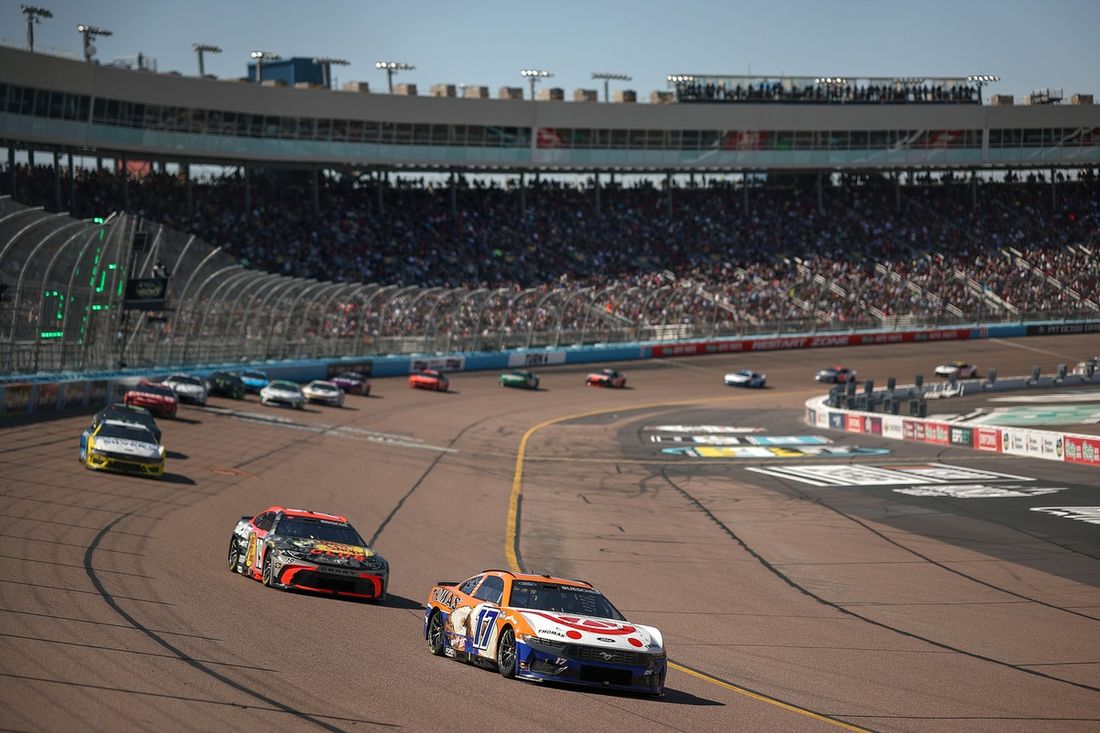 Chris Buescher, Roush Fenway Keselowski Racing Ford, Chase Briscoe, Joe Gibbs Racing Toyota
