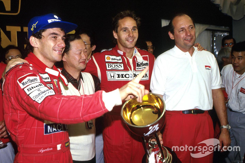 1991 vlágbajnoka, Ayrton Senna, a futam győztese, Gerhard Berger,  és a McLaren vezérigazgatója, Ron Dennis