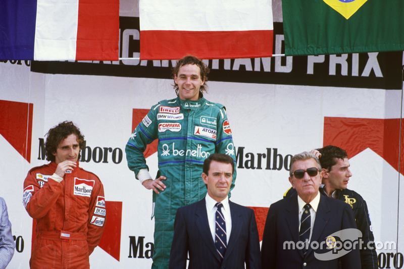 Neben Berger stehen Alain Prost und Polesitter Ayrton Senna auf dem Podest