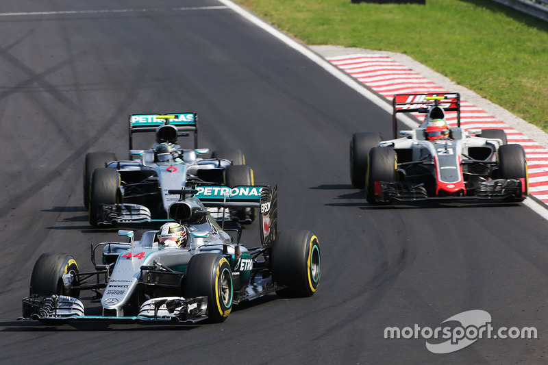 Lewis Hamilton, Mercedes AMG F1 W07 Hybrid leads team mate Nico Rosberg, Mercedes AMG F1 W07 Hybrid