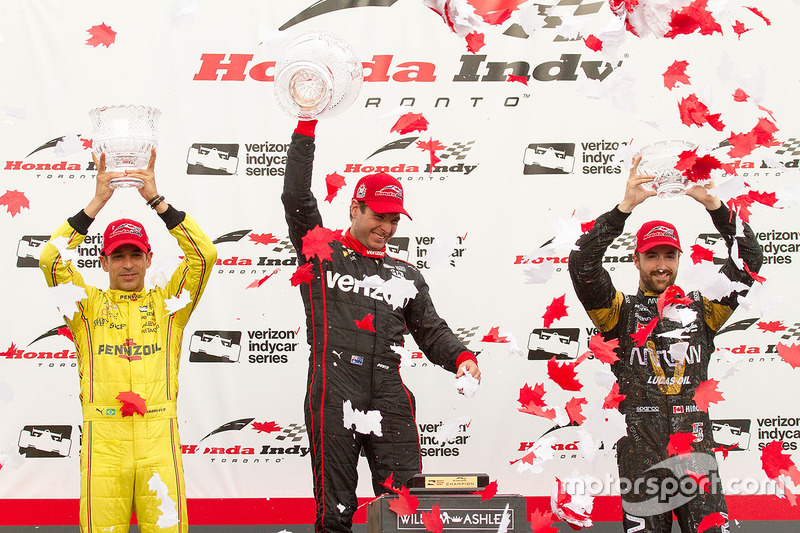 Podium: Sieger Will Power, Team Penske, Chevrolet; 2. Helio Castroneves, Team Penske, Chevrolet; 3. 