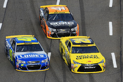 Jimmie Johnson, Hendrick Motorsports, Chevrolet; Matt Kenseth, Joe Gibbs Racing, Toyota; Kurt Busch,