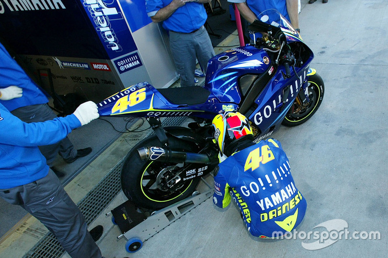 2004 год: Yamaha YZR-M1
