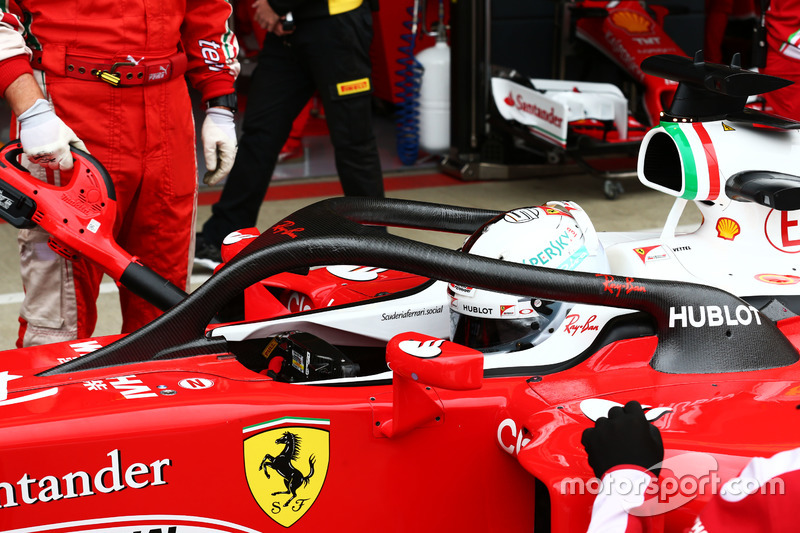 Sebastian Vettel, Ferrari SF16-H, rueda con la protección de cabeza Halo 2