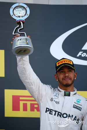 Podio: segundo lugar Lewis Hamilton, Mercedes AMG F1 Team