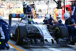 Felipe Massa, Williams FW38 practices a pit stop