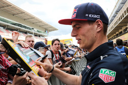 Макс Ферстаппен, Red Bull Racing раздает автографы