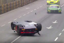 Unfall: Laurens Vanthoor, Audi Sport Team WRT, Audi R8 LMS