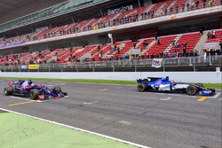Übungsstart: Carlos Sainz Jr., Scuderia Toro Rosso STR12; Pascal Wehrlein, Sauber C36