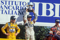 Podium : le vainqueur Nelson Piquet, Williams, le second Ayrton Senna, Team Lotus, le troisième Nigel Mansell, Williams