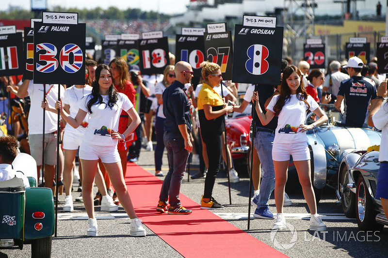 Grid Girls at the drivers parade