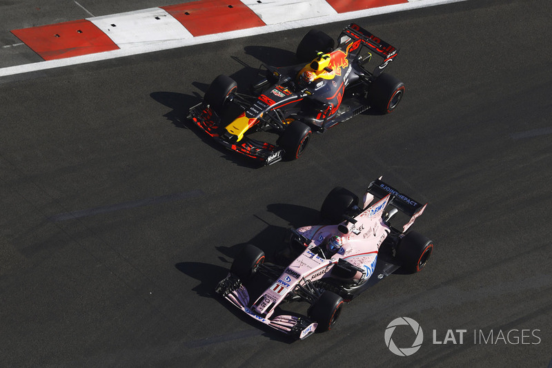 Sergio Perez, Sahara Force India F1 VJM10, Daniel Ricciardo, Red Bull Racing RB13