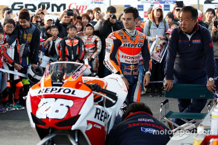 Dani Pedrosa con la Dream Cup CBR250