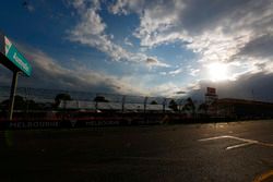 Threatening weather in the middle of Qualifying