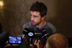 Fernando Alonso avec les médias