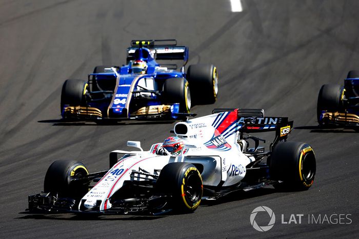 Paul di Resta, Williams FW40, Pascal Wehrlein, Sauber C36-Ferrari