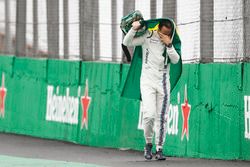 Felipe Massa, Williams, walks back to the garage in tears carrying a Brazilian flag afer crashing