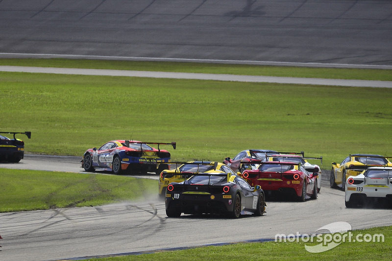 #117 The Collection Ferrari 488 Challenge: Amir Kermani, #124 Ferrari of Long Island Ferrari 488 Challenge: Jerome Jacalone, incidente