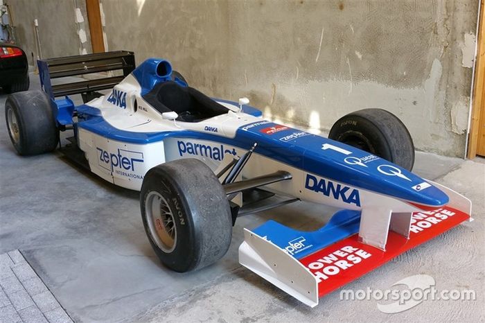 A Arrows A18 que foi de Damon Hill em 1997 está à venda por 280 mil reais