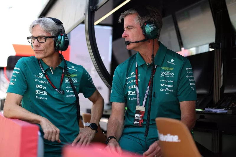 Mike Krack, responsable des opérations en piste chez Aston Martin, Andy Stevenson, directeur sportif d'Aston Martin