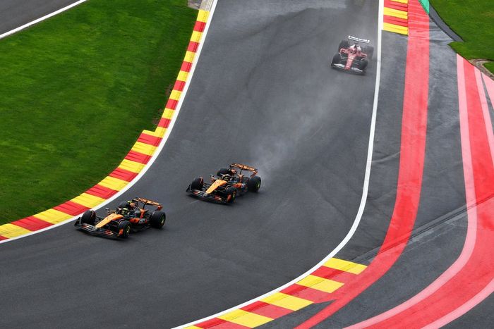 Charles Leclerc, Ferrari, Lando Norris, McLaren, Oscar Piastri, McLaren