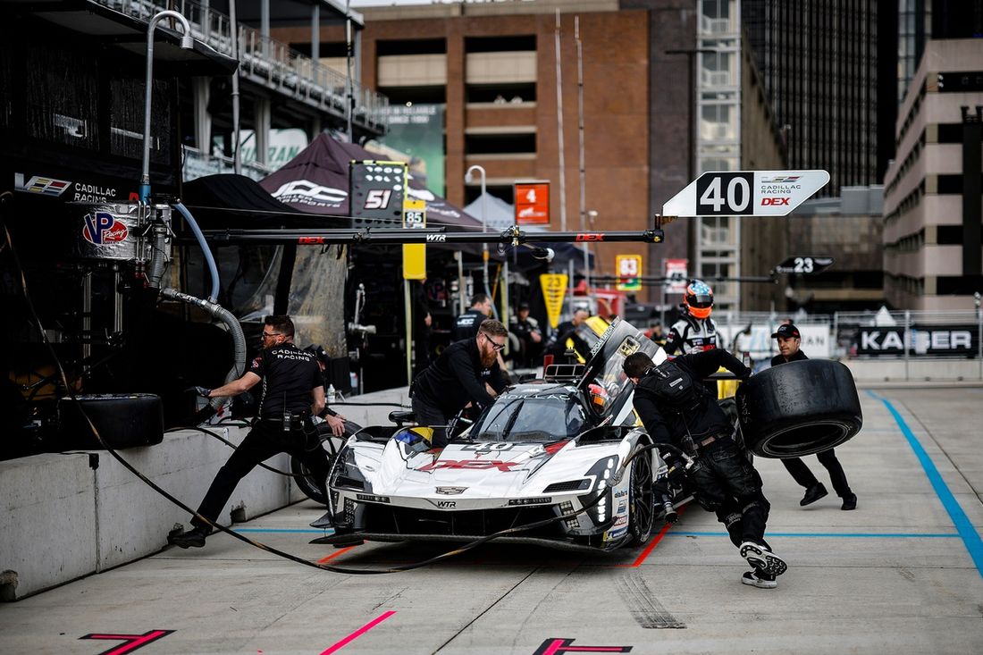 #40 Cadillac Wayne Taylor Racing Cadillac V- Series.R: Jordan Taylor, Louis Deletraz