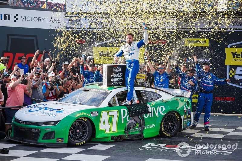 Ricky Stenhouse Jr, JTG Daugherty Racing, Kroger Health/Palmolive Chevrolet Camaro
